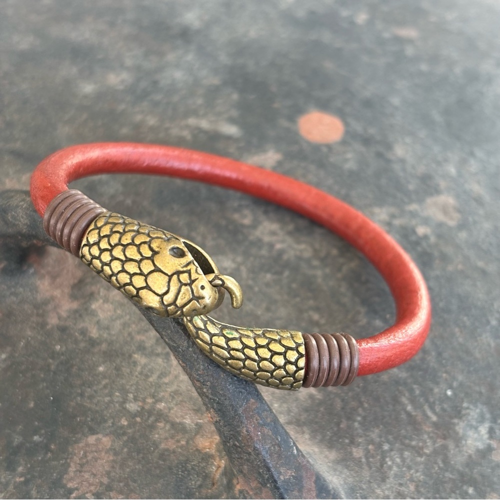 Unisex Leather Bracelet with Snake Clasp